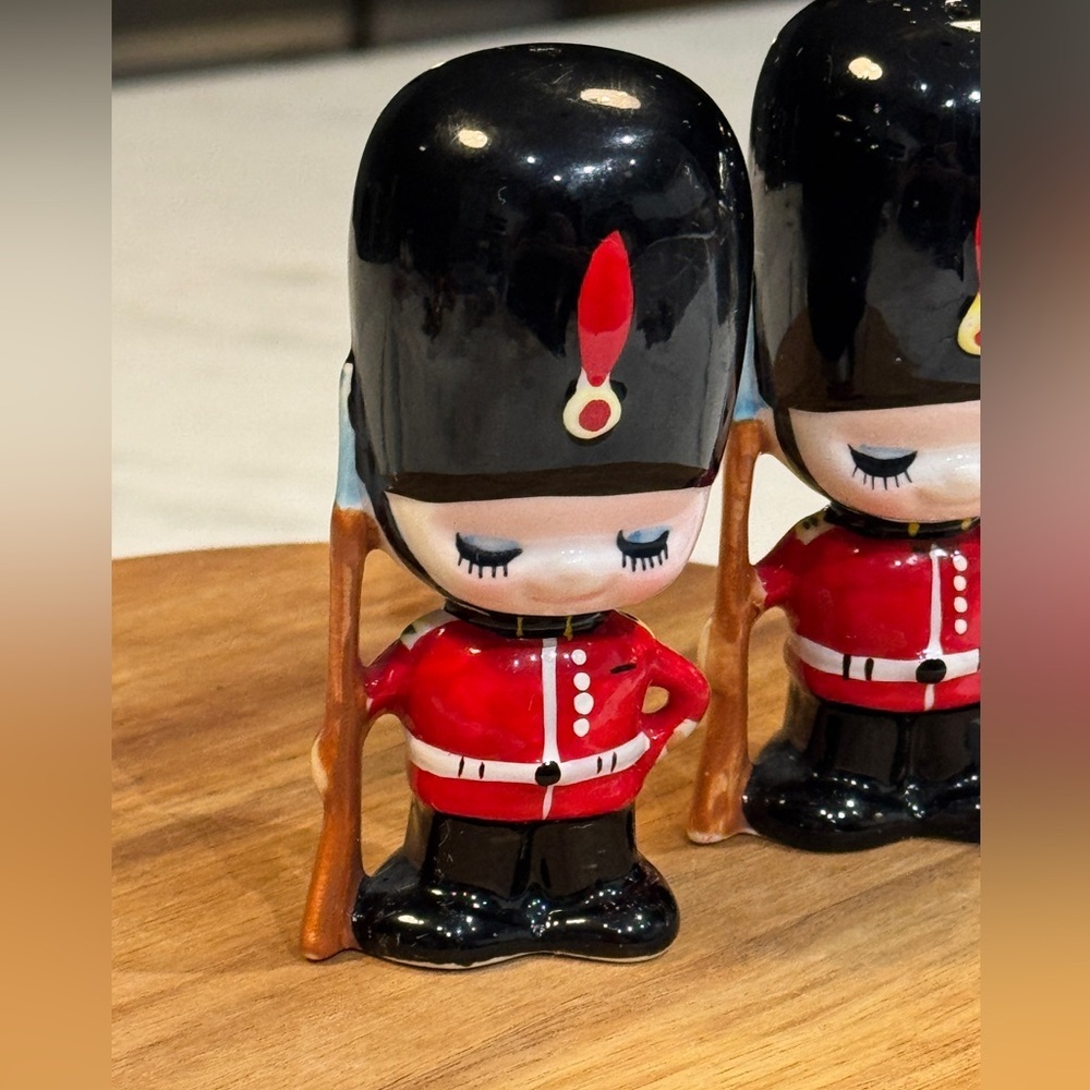 Vintage NC Cameron & Sons London British Beefeater salt and pepper 60’ - Picture 8 of 10